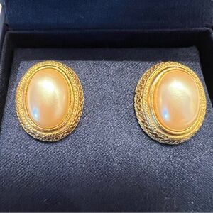 90s Goldtone Oval Pearl Stud Earrings